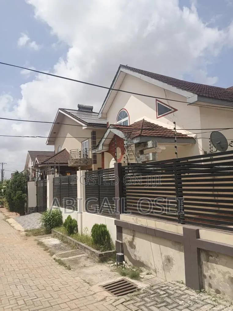 Furnished 3bdrm House in Madina Estate for rent