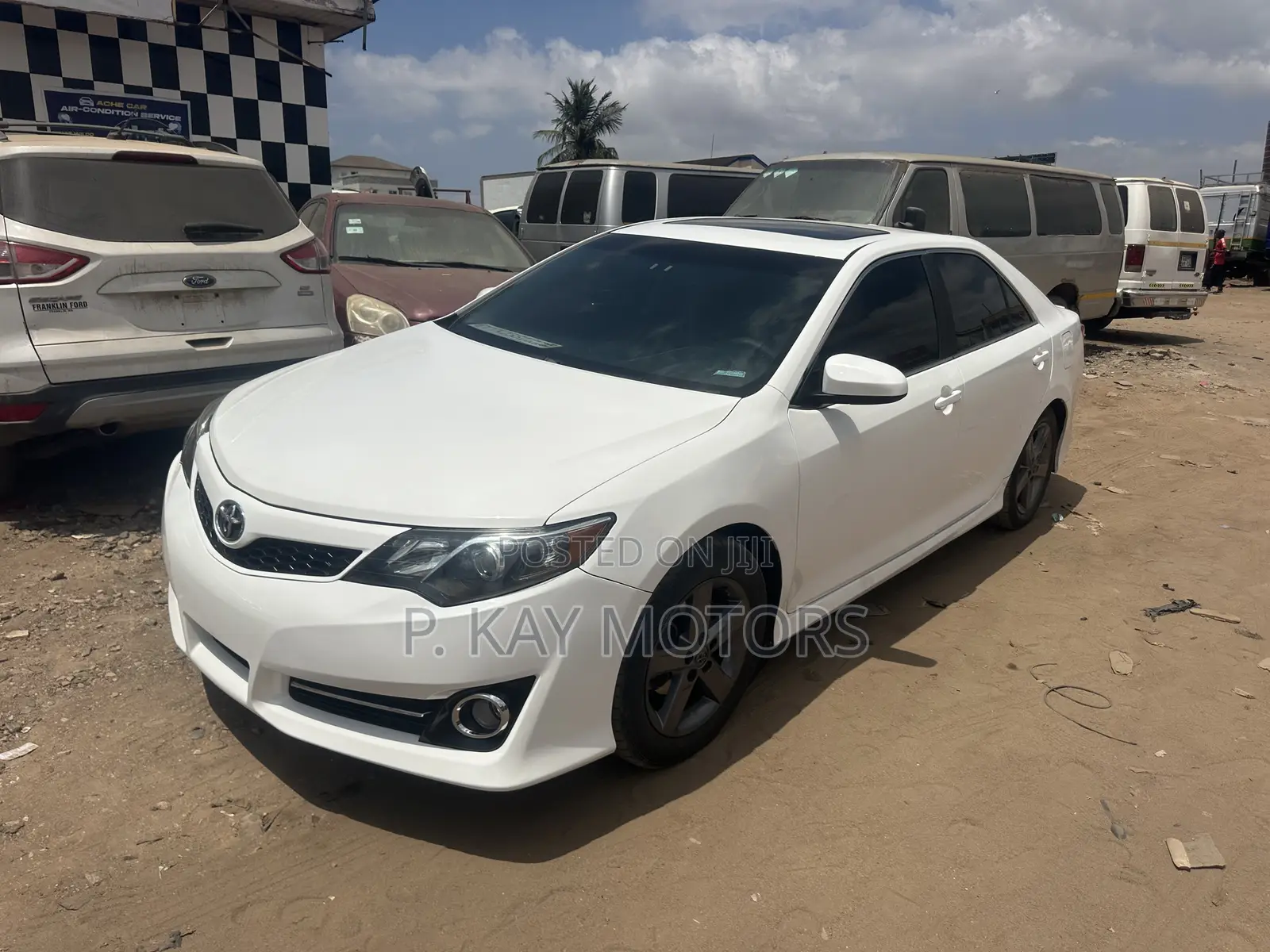 Toyota Camry SE 4dr Sedan (2.5L 4cyl 6A) 2013 White