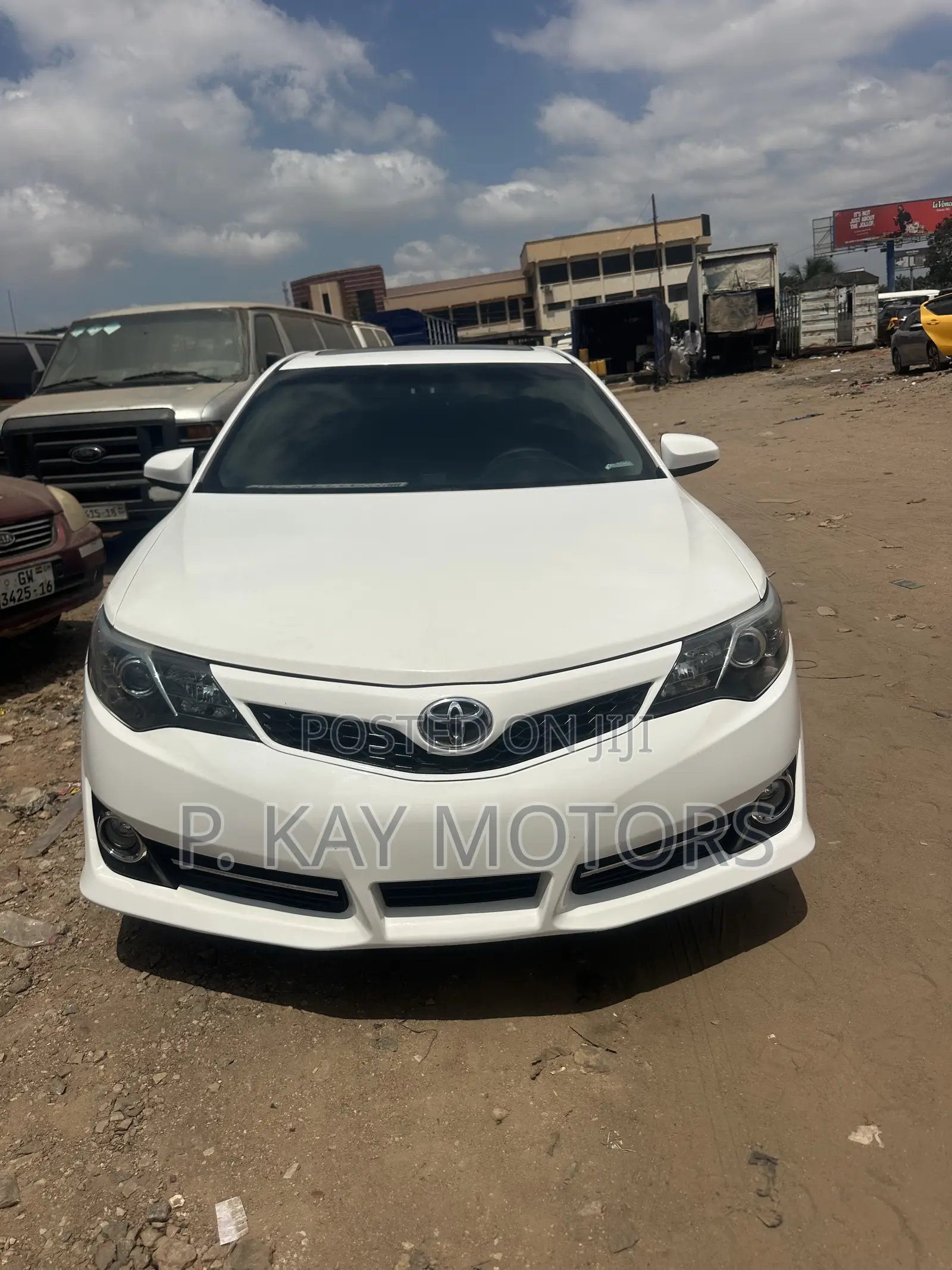 Toyota Camry SE 4dr Sedan (2.5L 4cyl 6A) 2013 White
