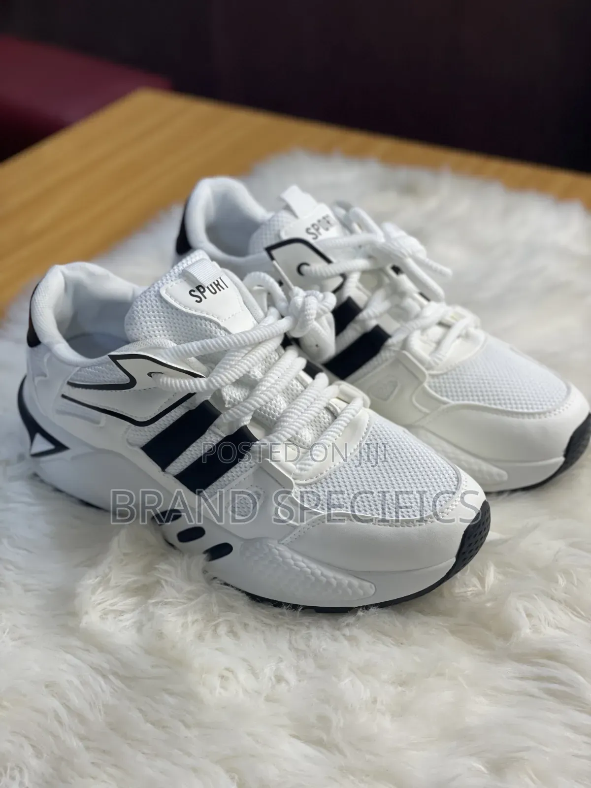 Unisex White & Black Sneakers – Casual Sports & Everyday Shoes