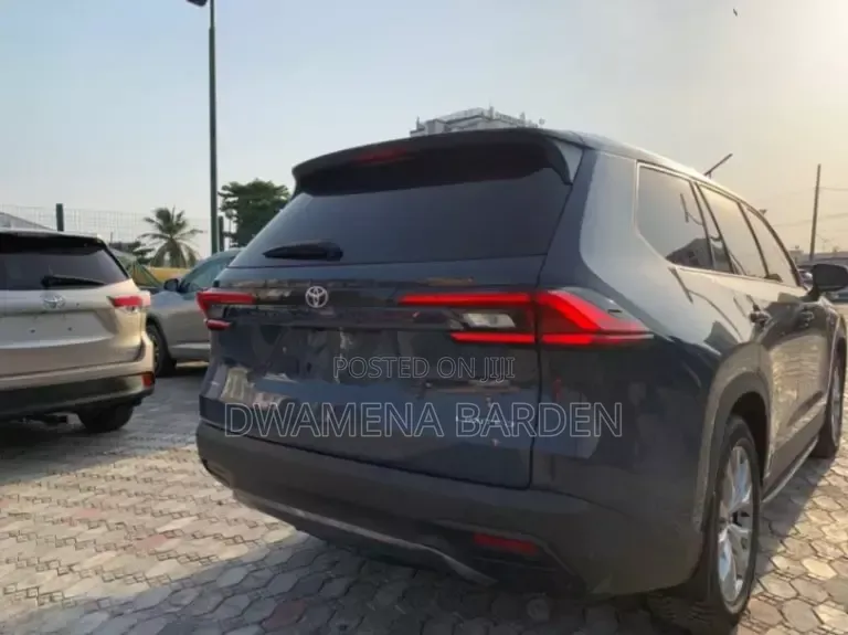 Toyota Highlander 2024 Blue