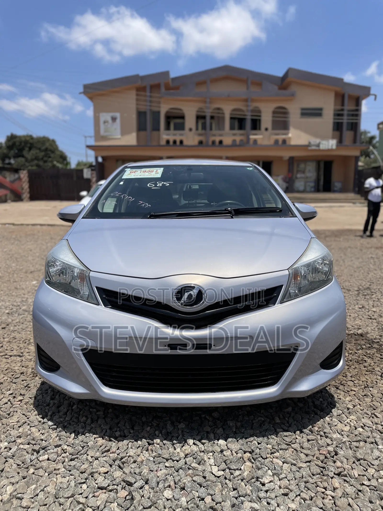 Toyota Vitz 1.3 FWD 5dr 2013 Silver