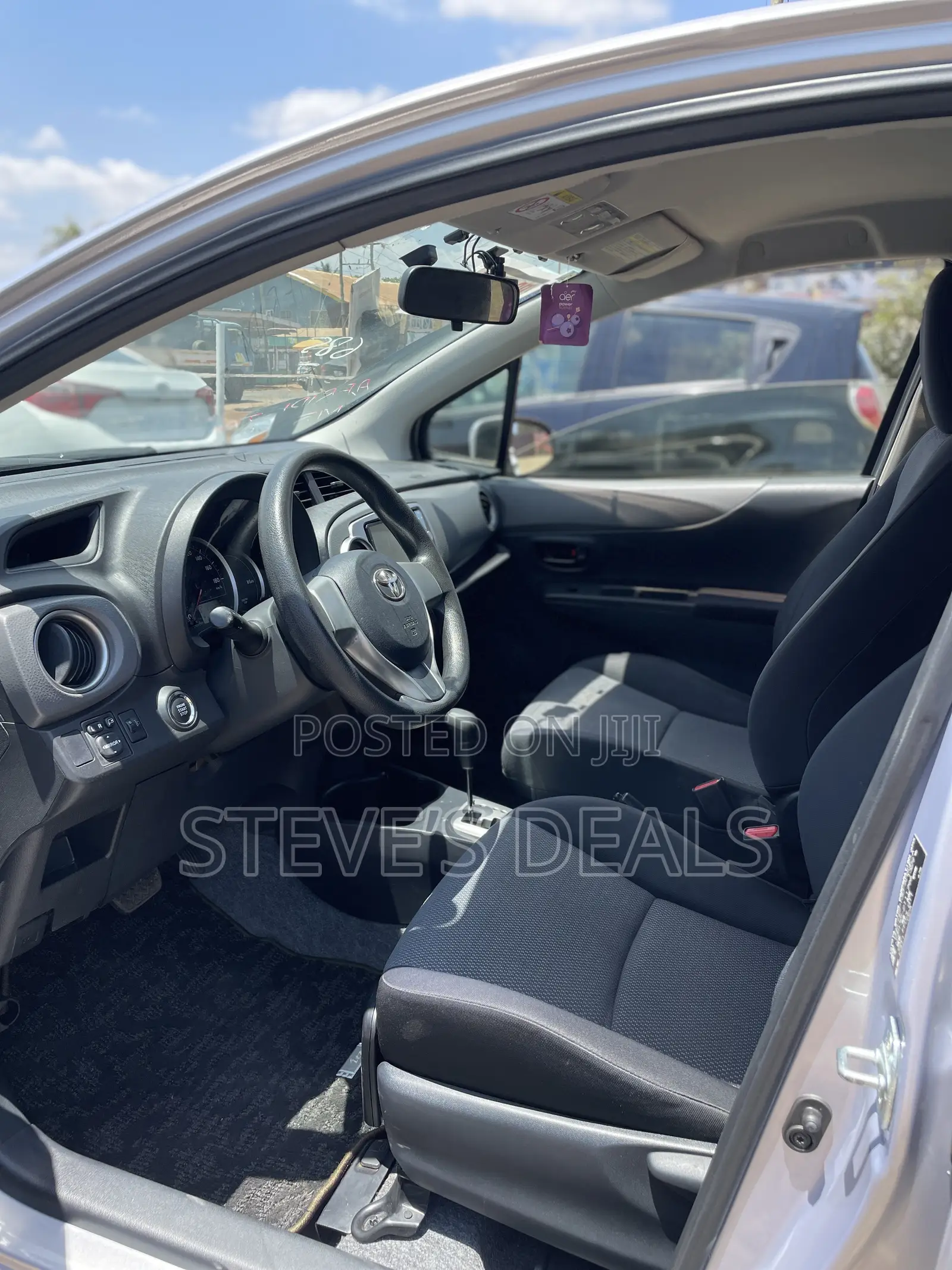 Toyota Vitz 1.3 FWD 5dr 2013 Silver