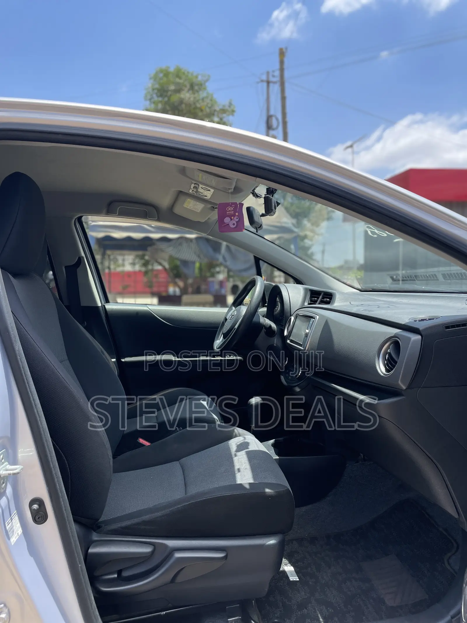 Toyota Vitz 1.3 FWD 5dr 2013 Silver