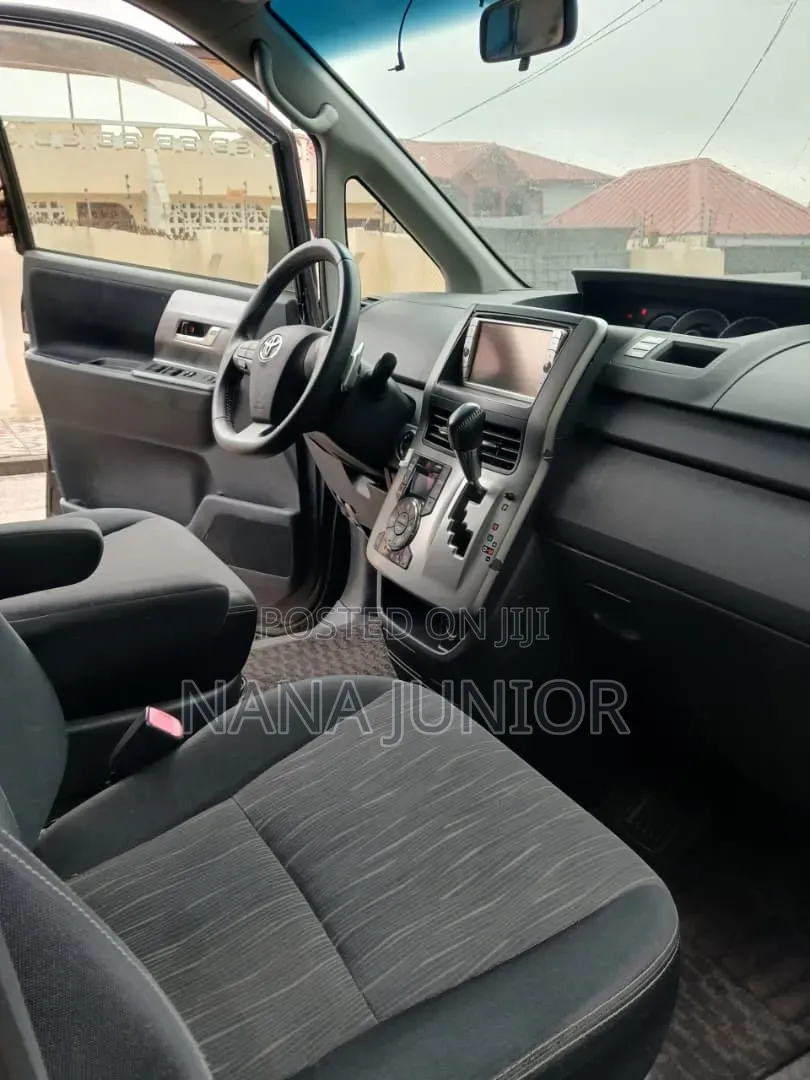 Toyota Voxy 2011 Black