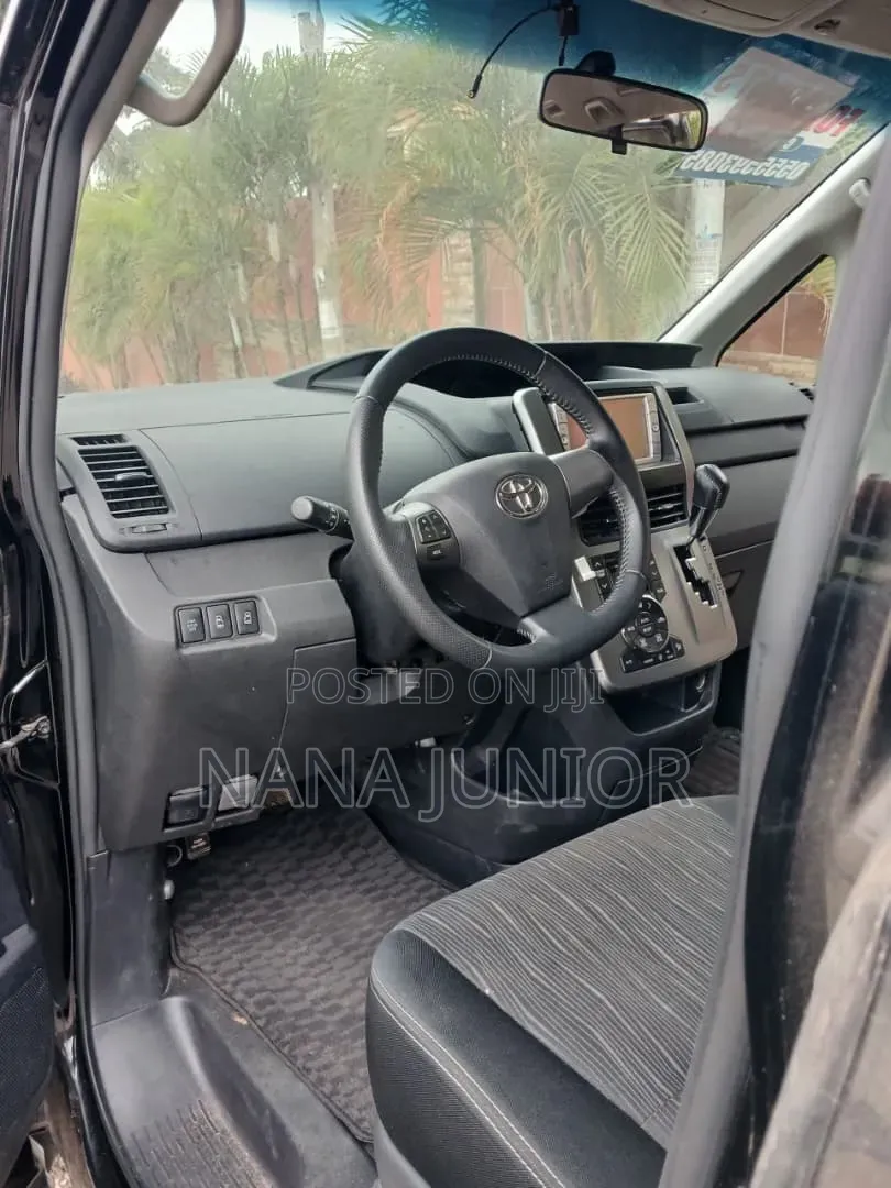 Toyota Voxy 2011 Black