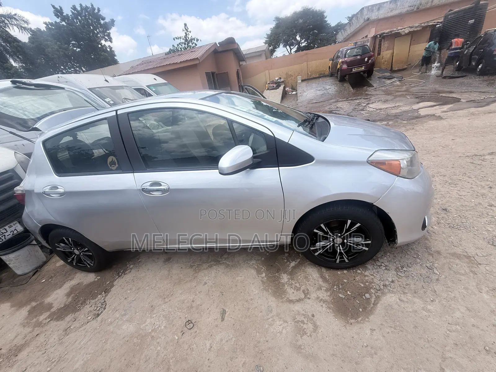Toyota Yaris LE Hatchback 5dr 2013 Silver