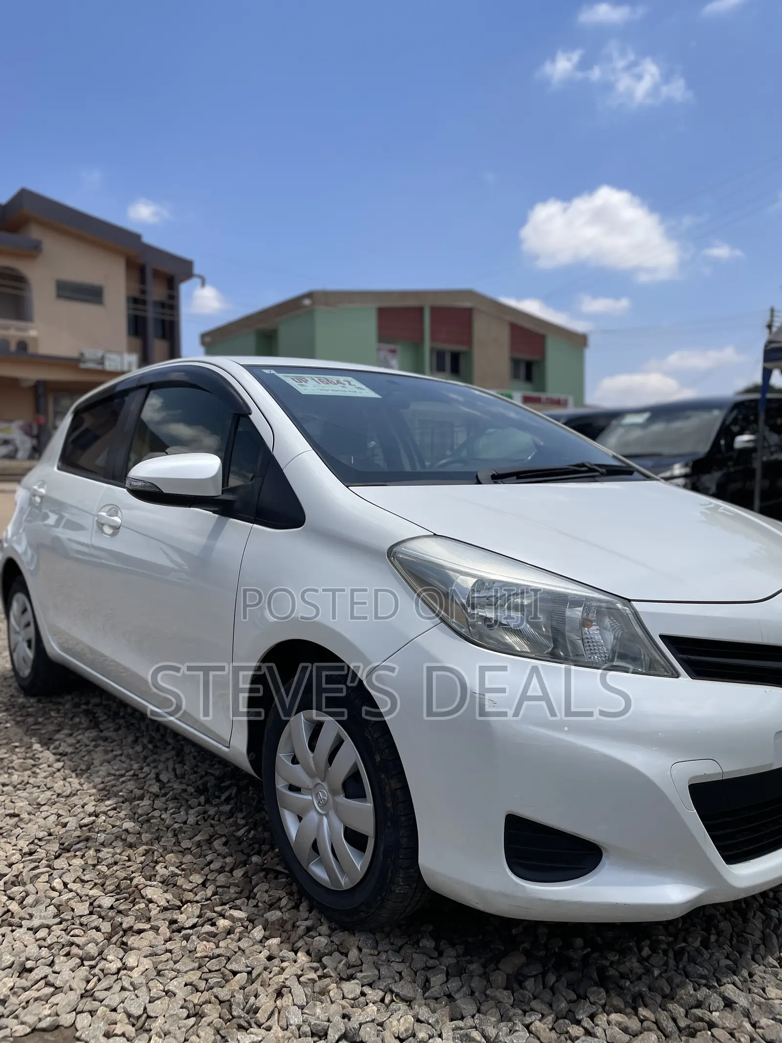 Toyota Vitz 1.3 FWD 5dr 2013 White
