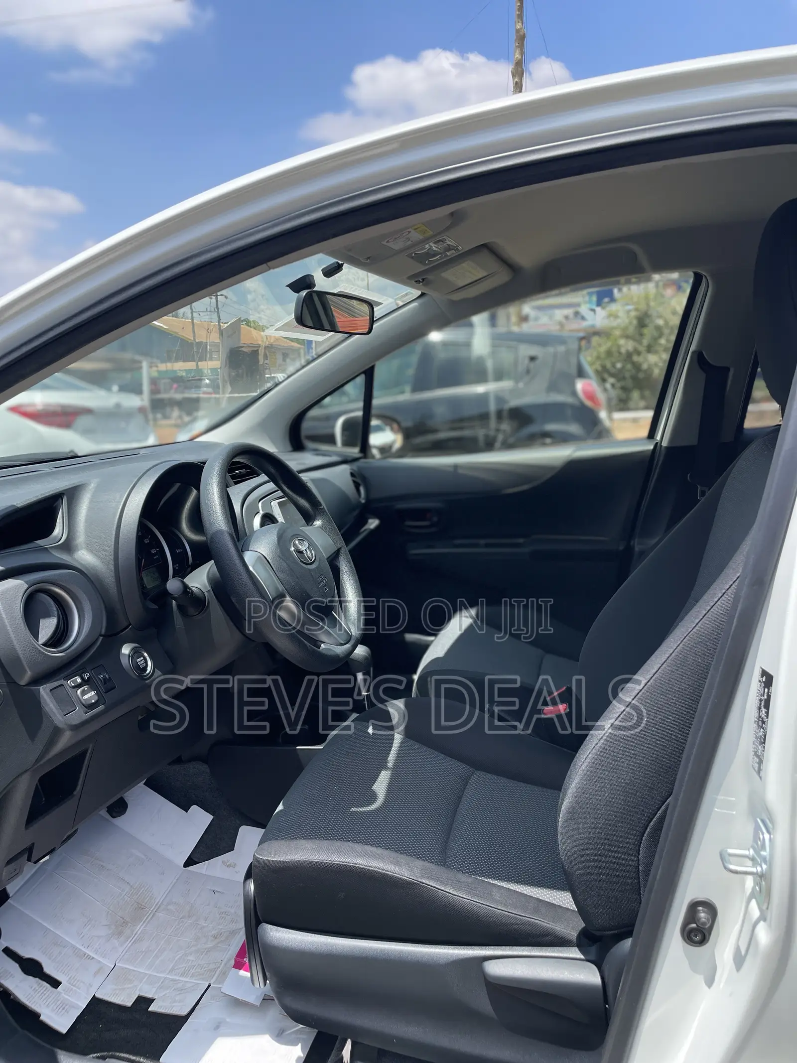 Toyota Vitz 1.3 FWD 5dr 2013 White