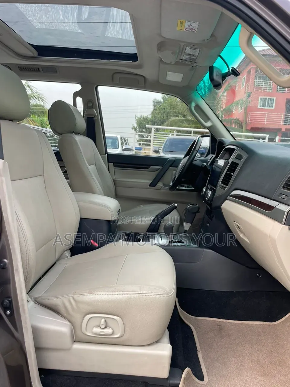 Mitsubishi Pajero Sport 2016 Gold