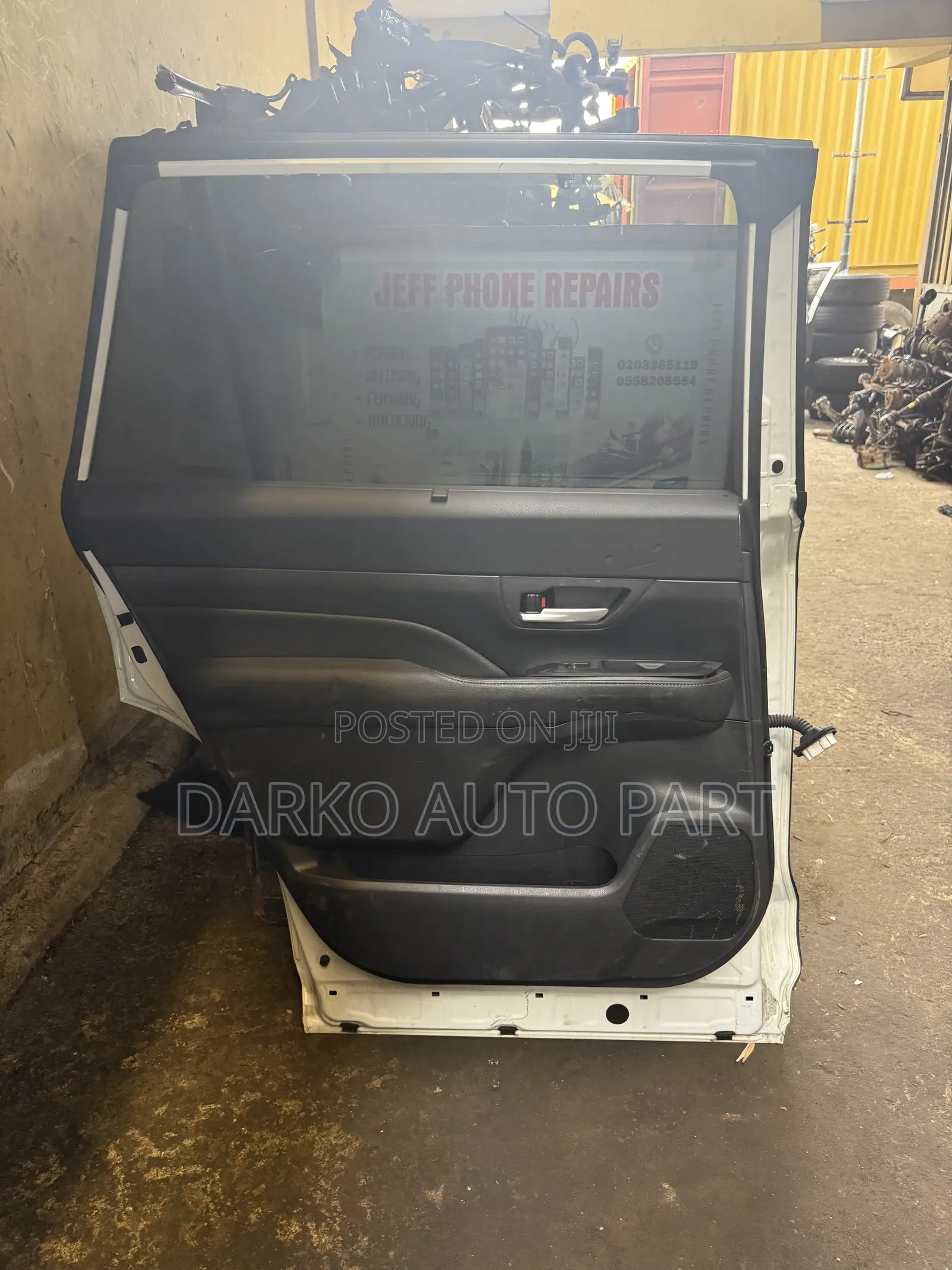Toyota Highlighted Grad 2024-2025 Doors Back L Available