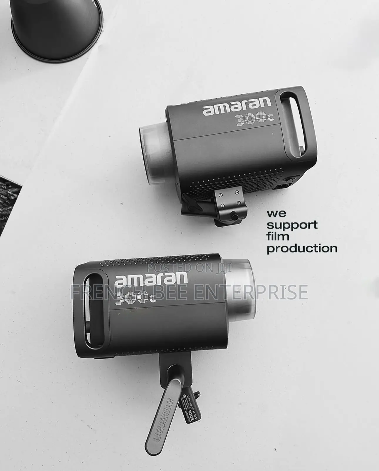 AMARAN 300c RGB Video Light