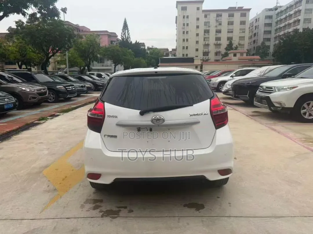 Toyota Yaris L Hatchback 5dr 2018 White