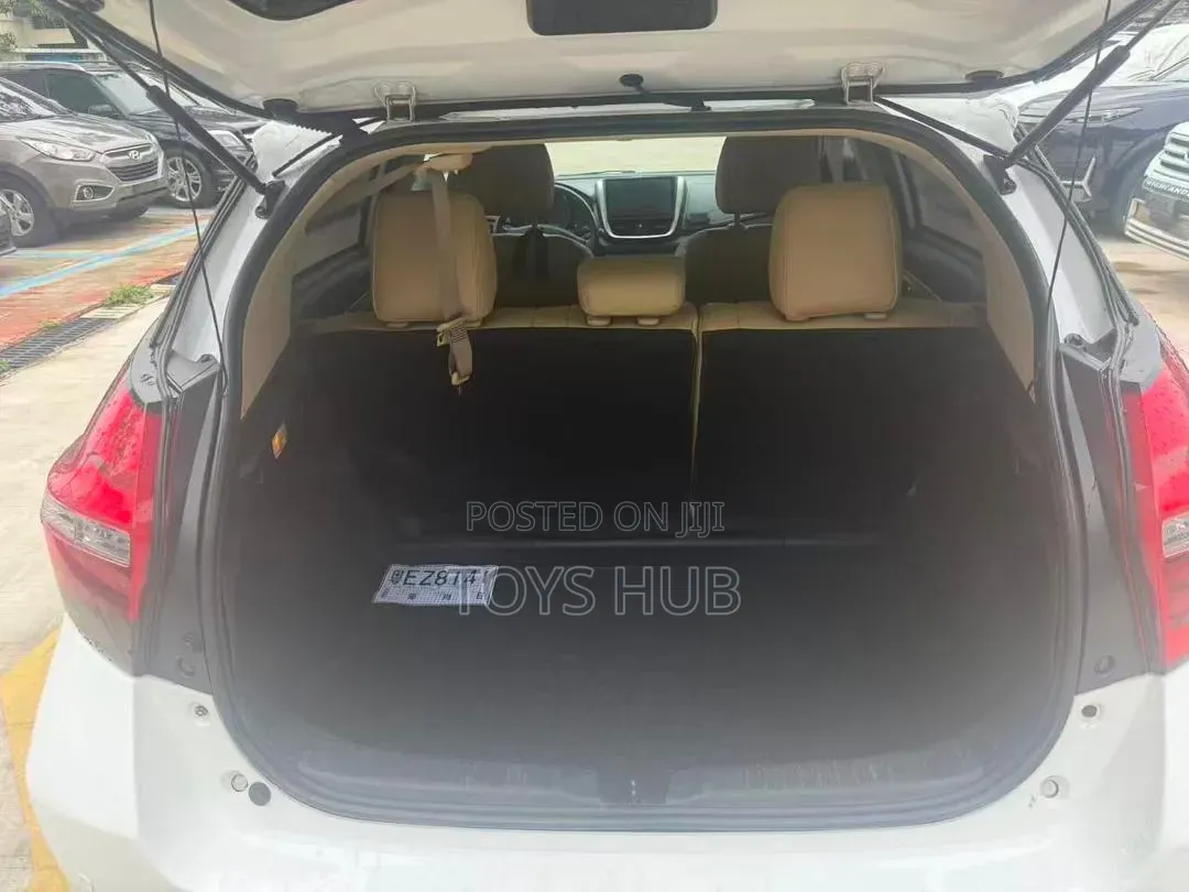 Toyota Yaris L Hatchback 5dr 2018 White