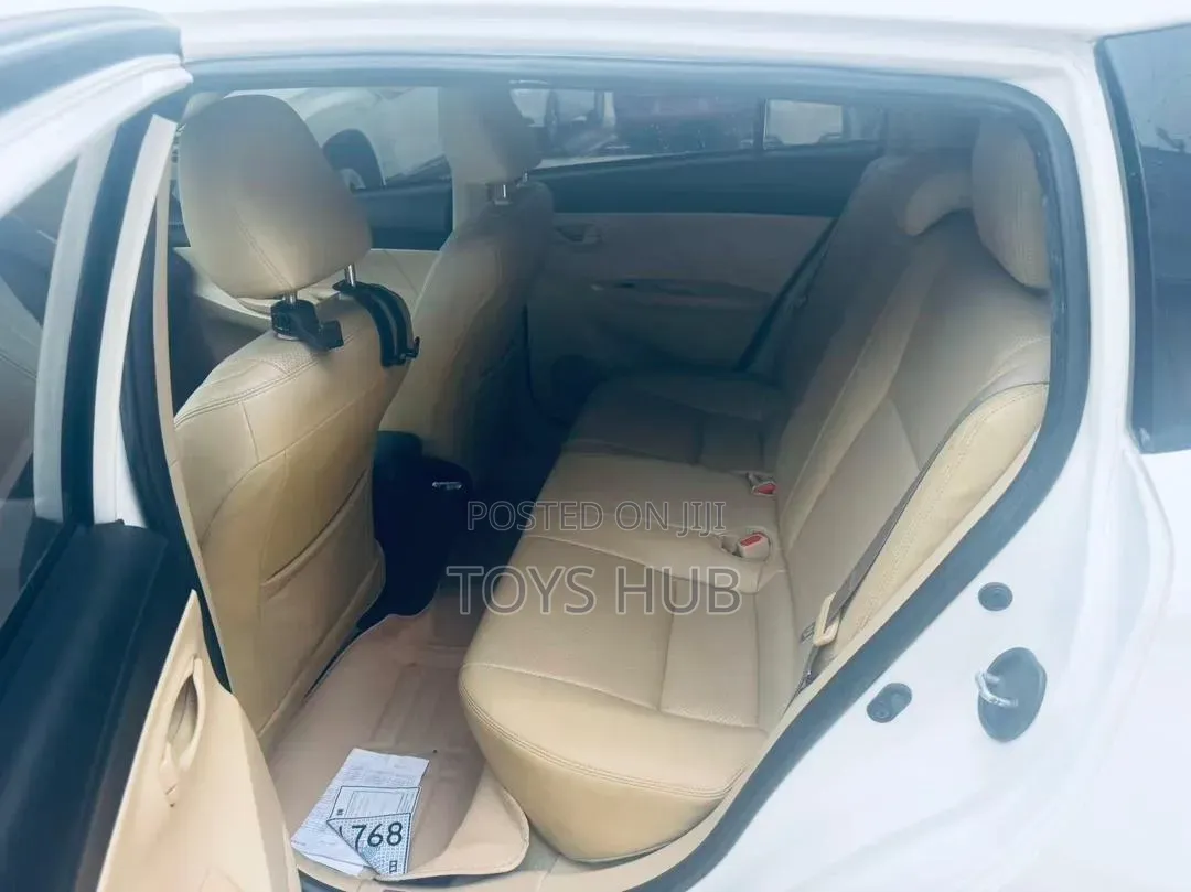 Toyota Yaris L Hatchback 5dr 2018 White