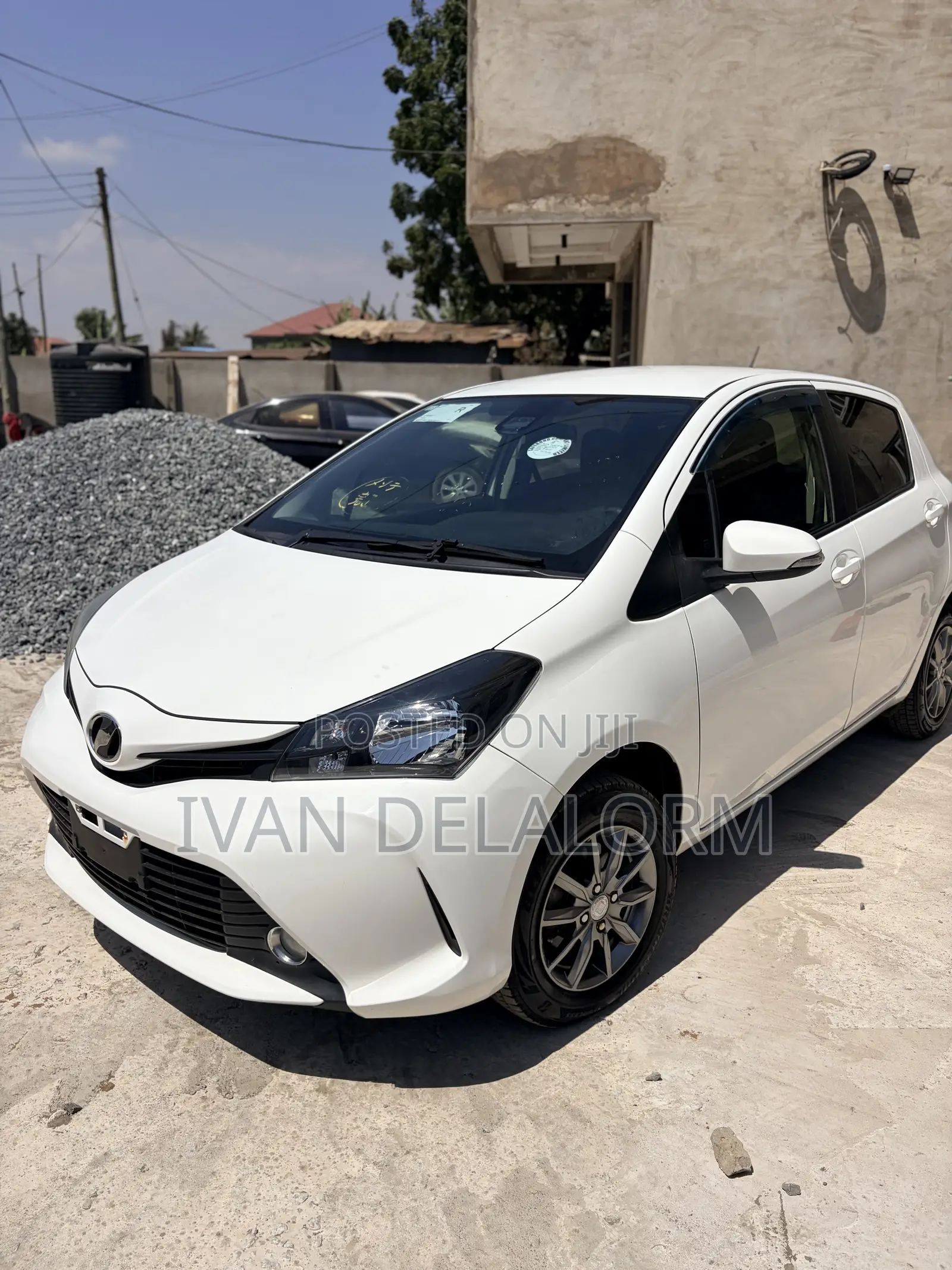 Toyota Vitz 1.3 AWD 5dr 2015 White