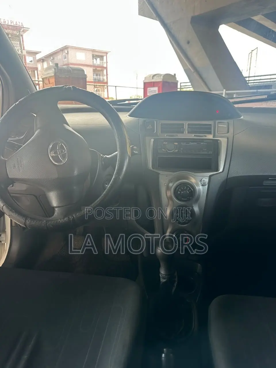 Toyota Yaris 2010 White