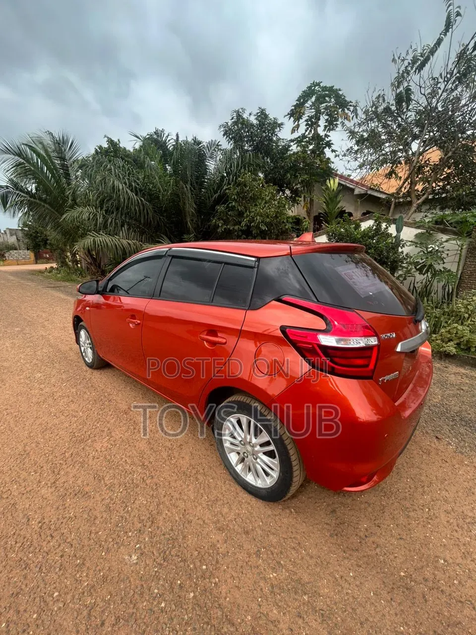 Toyota Yaris L Hatchback 5dr 2017 Orange