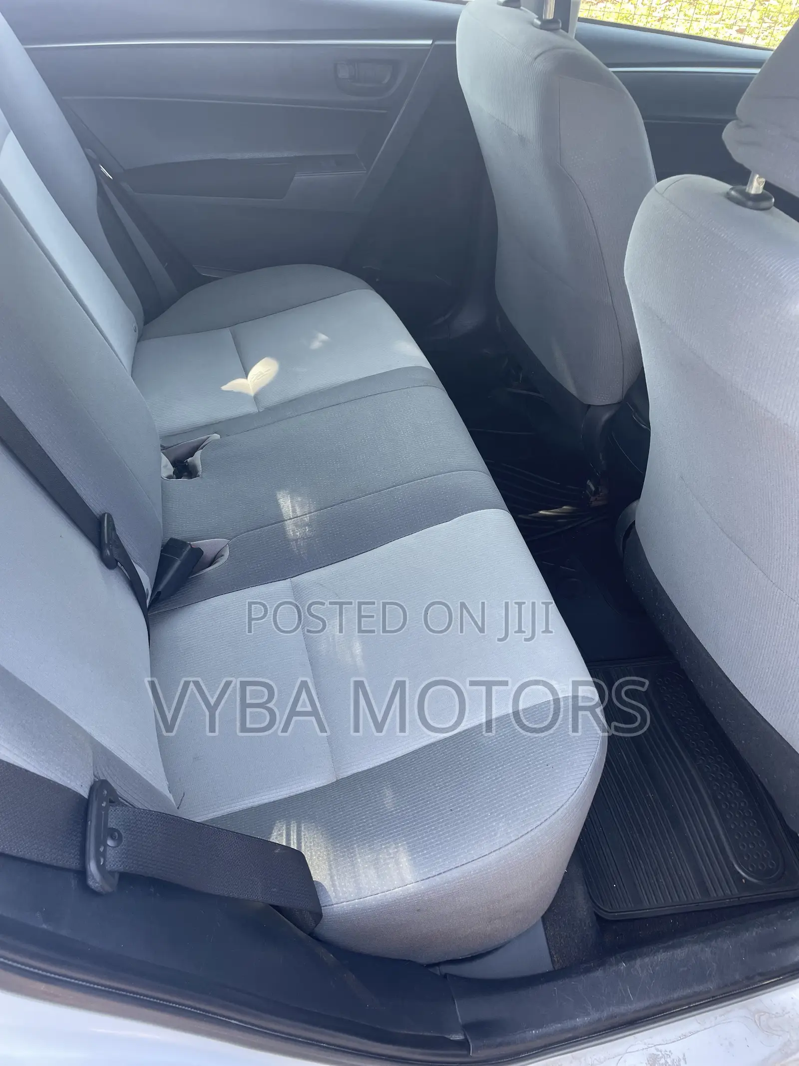 Toyota Corolla LE Eco 4dr Sedan (1.8L 4cyl CVT) 2015 White