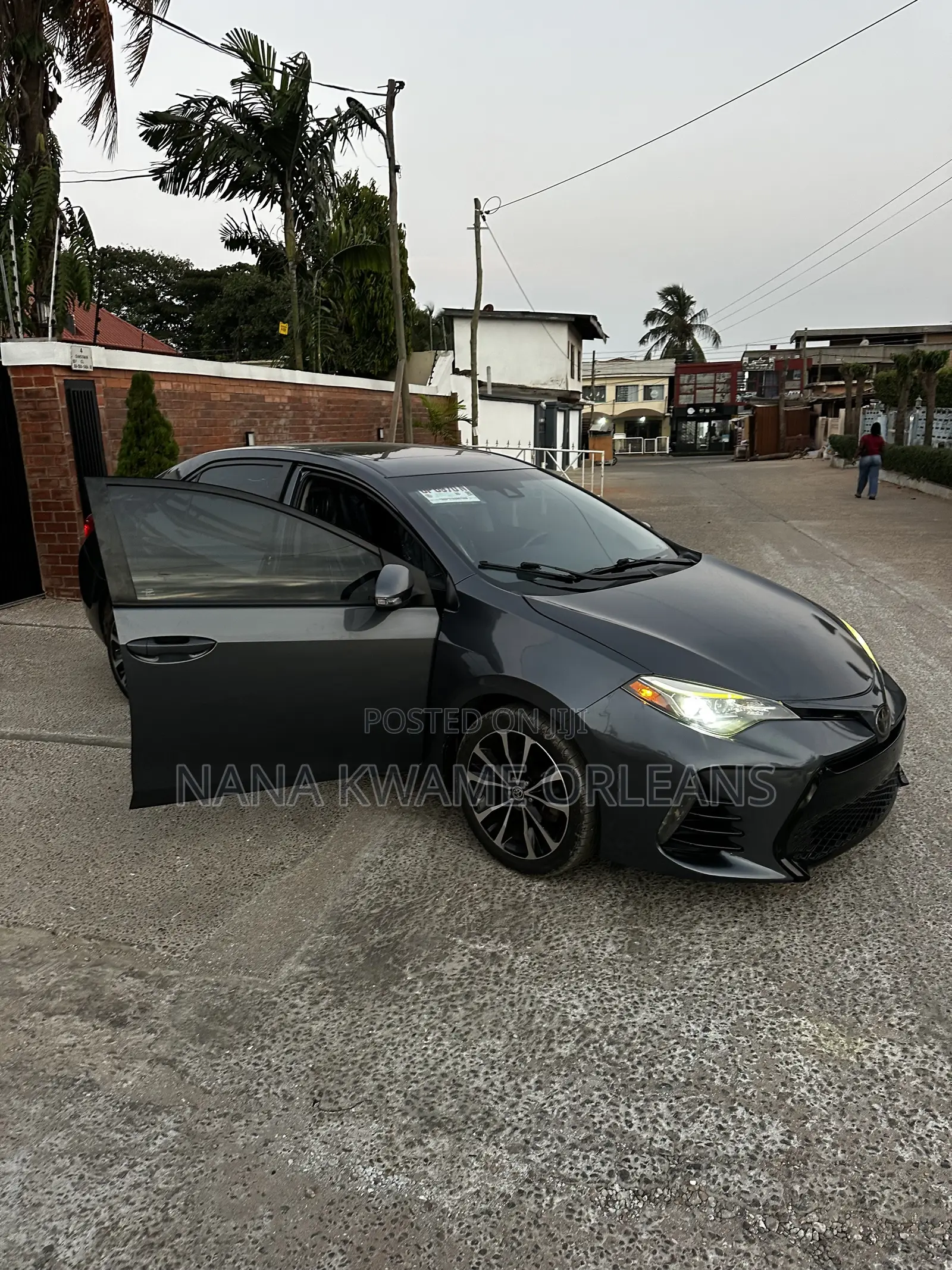 Toyota Corolla SE 4dr Sedan (1.8L 4cyl CVT) 2017 Gray
