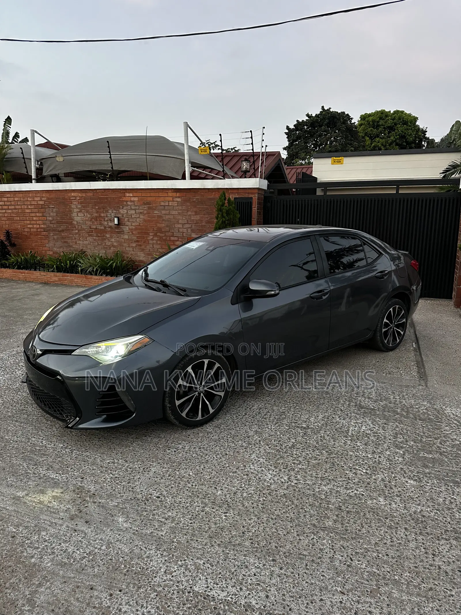 Toyota Corolla SE 4dr Sedan (1.8L 4cyl CVT) 2017 Gray