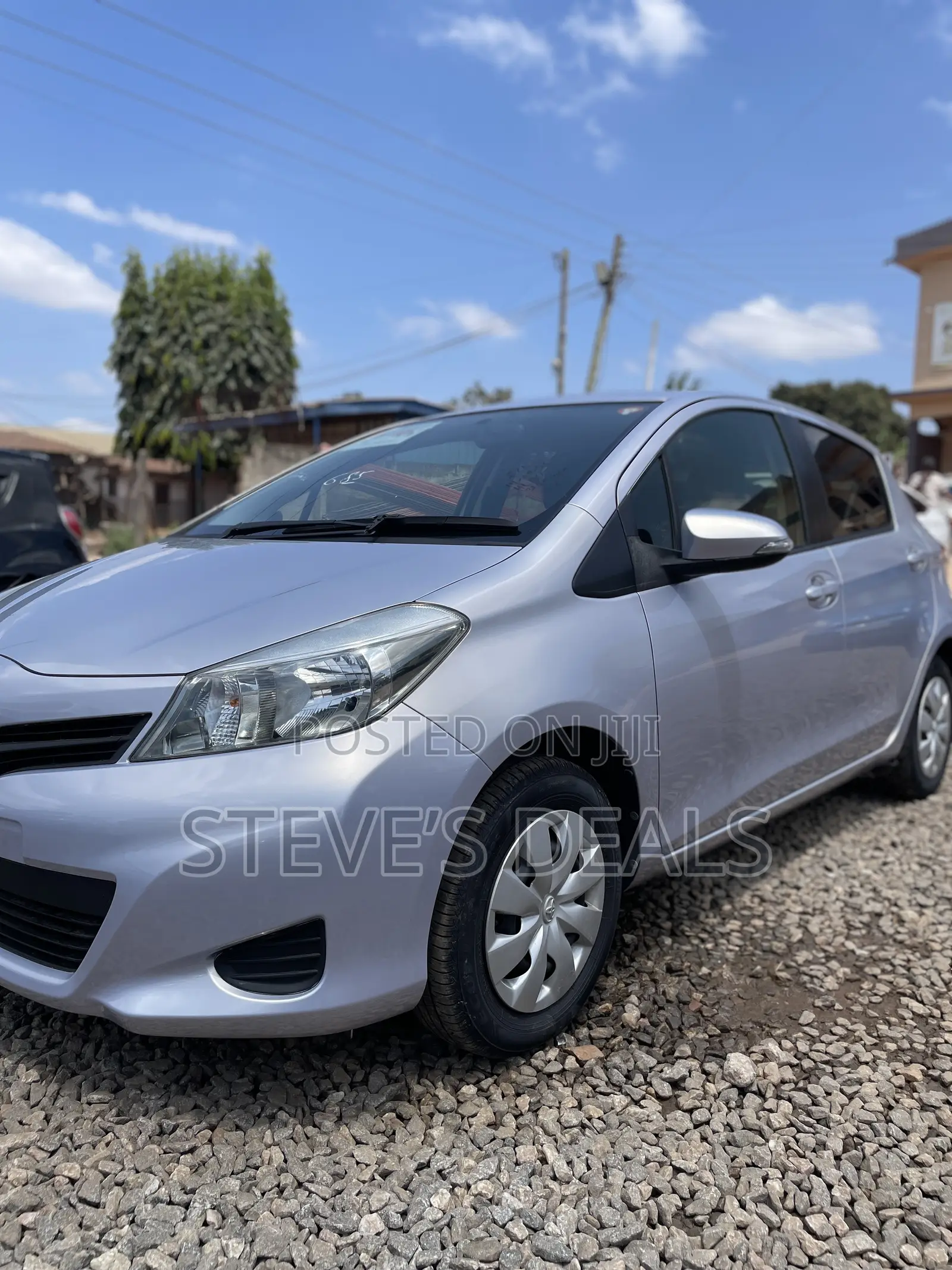 Toyota Vitz 2013 Silver