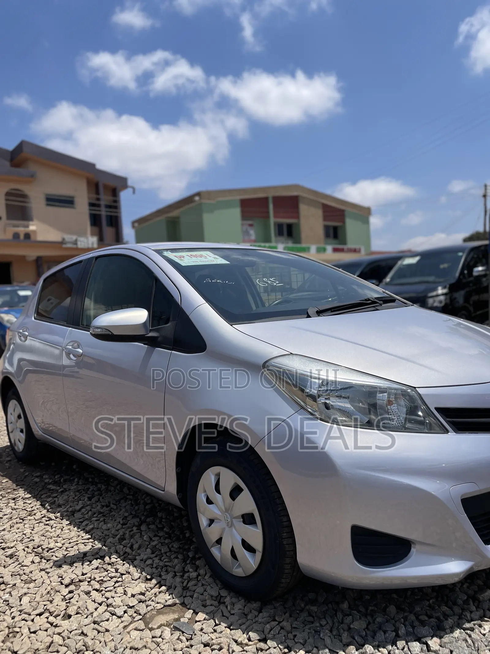Toyota Vitz 2013 Silver