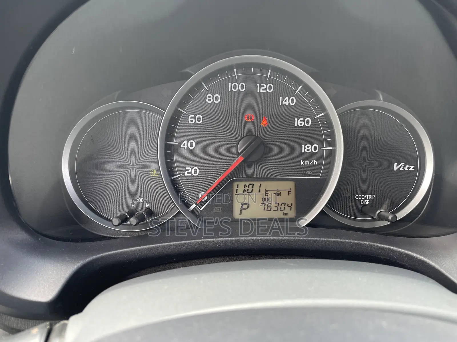Toyota Vitz 2013 Silver