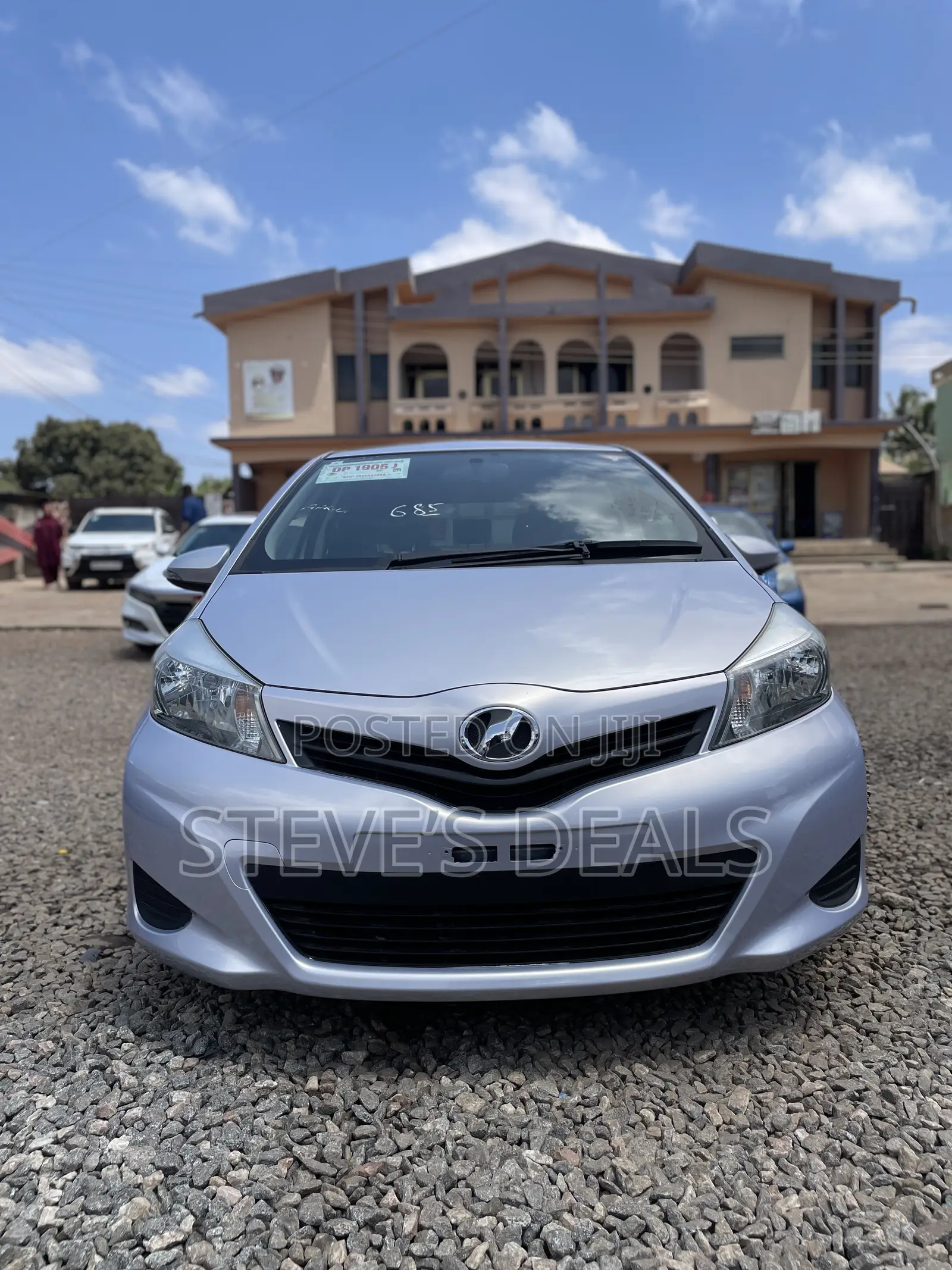 Toyota Vitz 2013 Silver