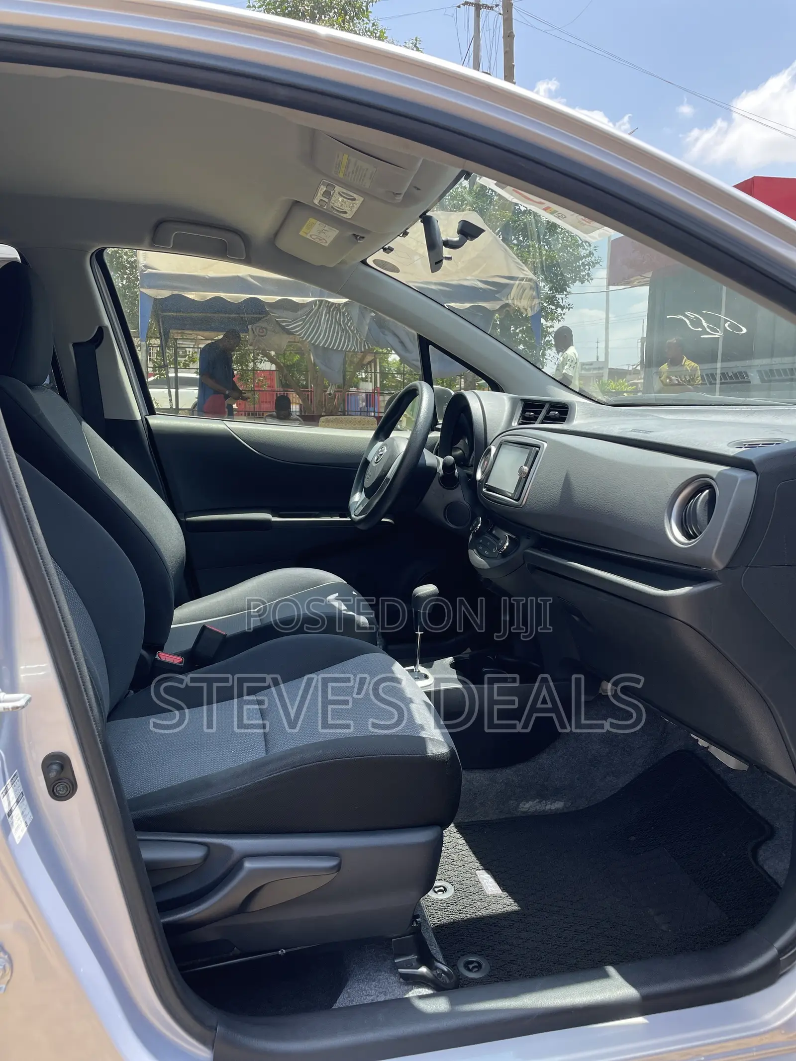 Toyota Vitz 2013 Silver