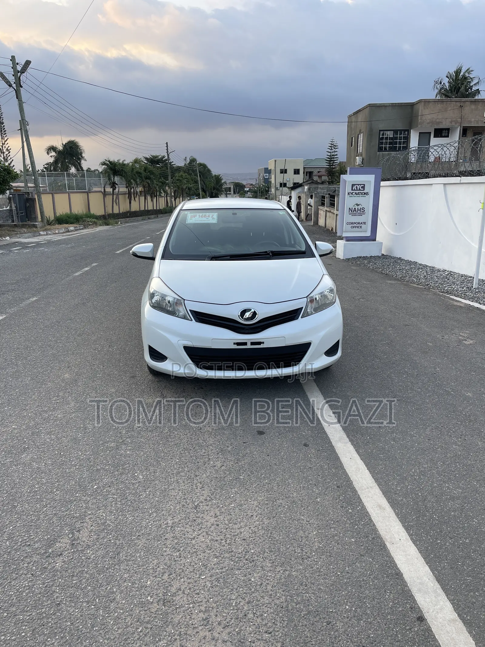 Toyota Vitz 1.3 FWD 5dr 2013 White