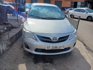 Toyota Corolla LE 4dr Sedan (1.8L 4cyl 4A) 2013 Silver