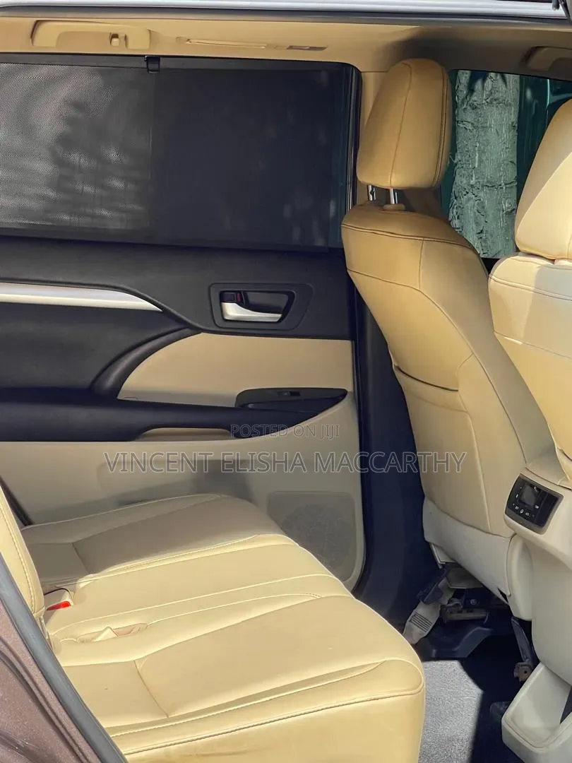 Toyota Highlander 2019 Brown