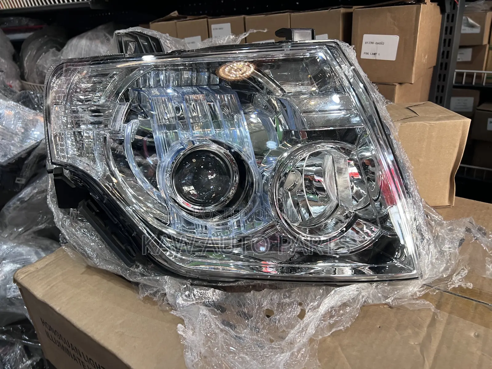 2007,2008,2009,2010,2011,2012,2013,2014 Headlight for Mitsubish Pajero