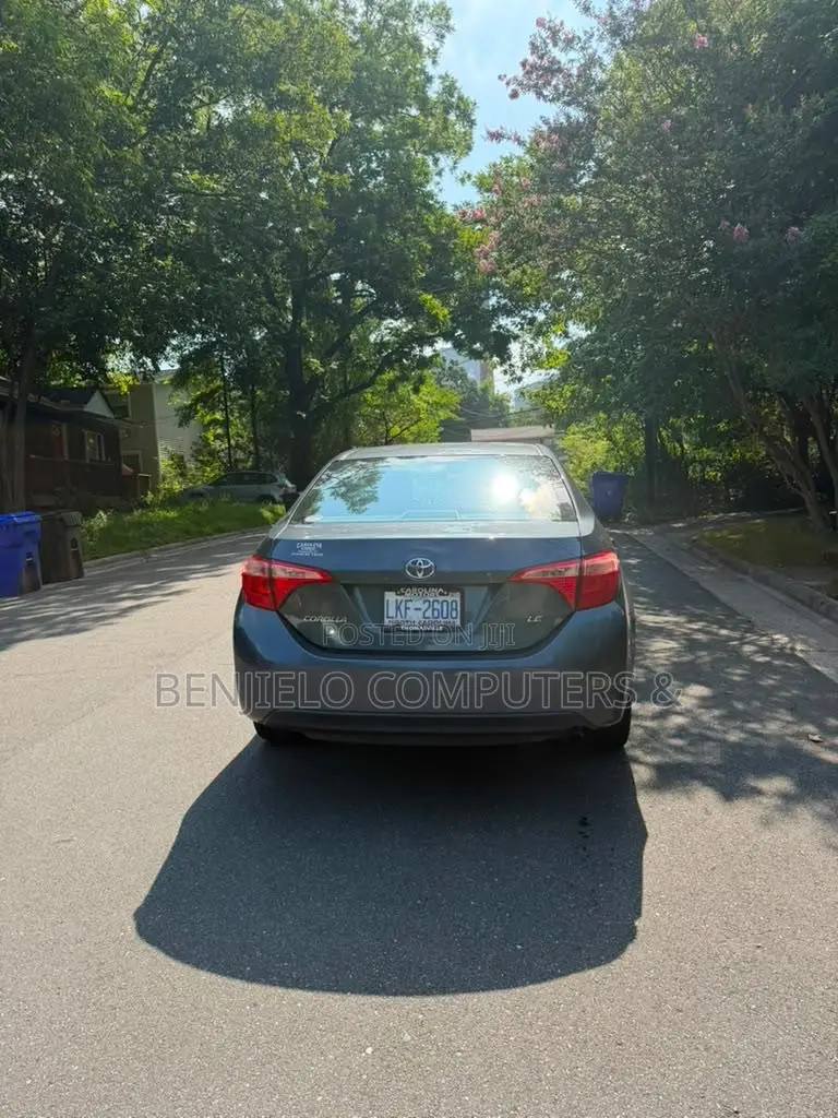Toyota Corolla LE ECO 4dr Sedan (1.8L 4cyl CVT) 2017 Gray
