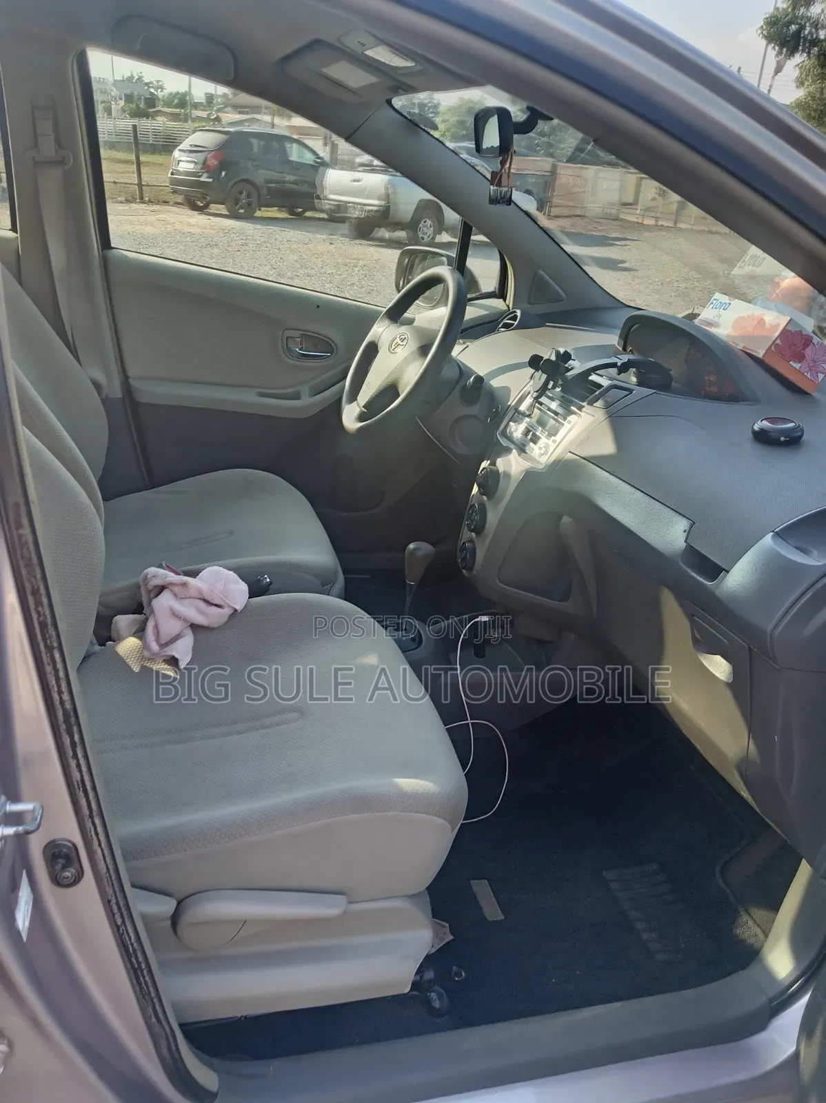 Toyota Vitz 1.5 FWD 5dr 2010 Pink