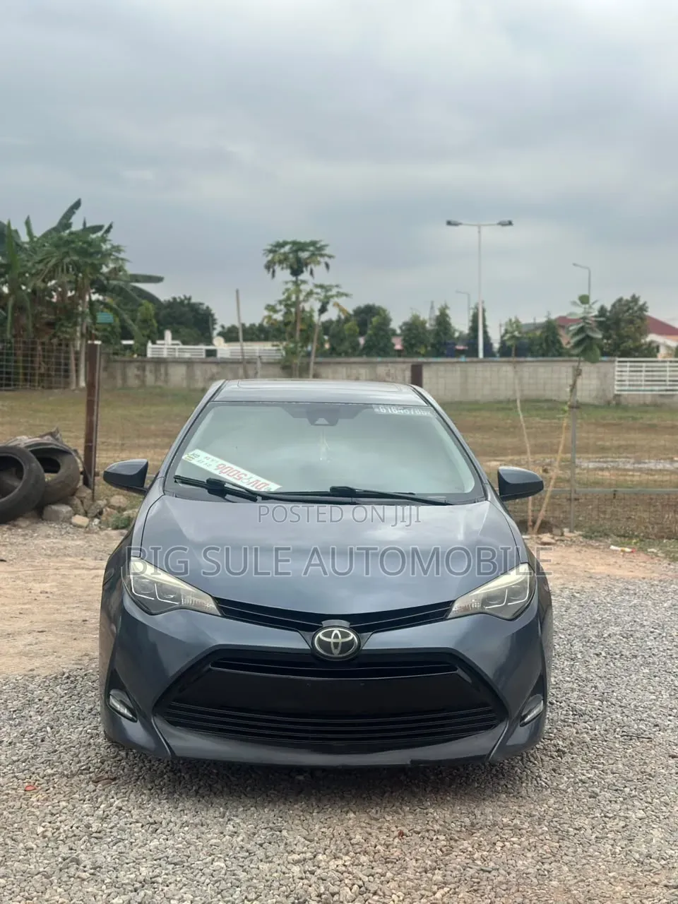 Toyota Corolla XLE (1.8L 4cyl 2A) 2018 Gray