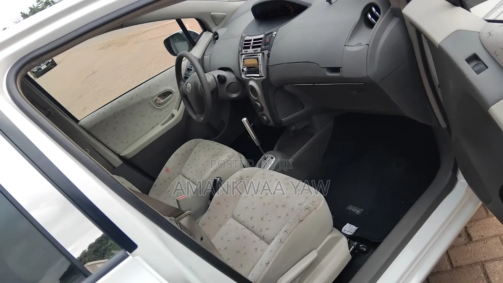 Toyota Vitz 2010 Pearl