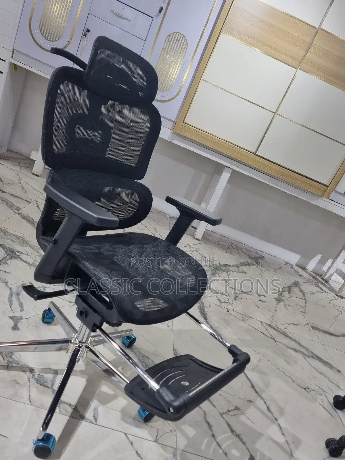 Full-Mesh Office Chair- Adjustable Headrest & Retractable Footrest