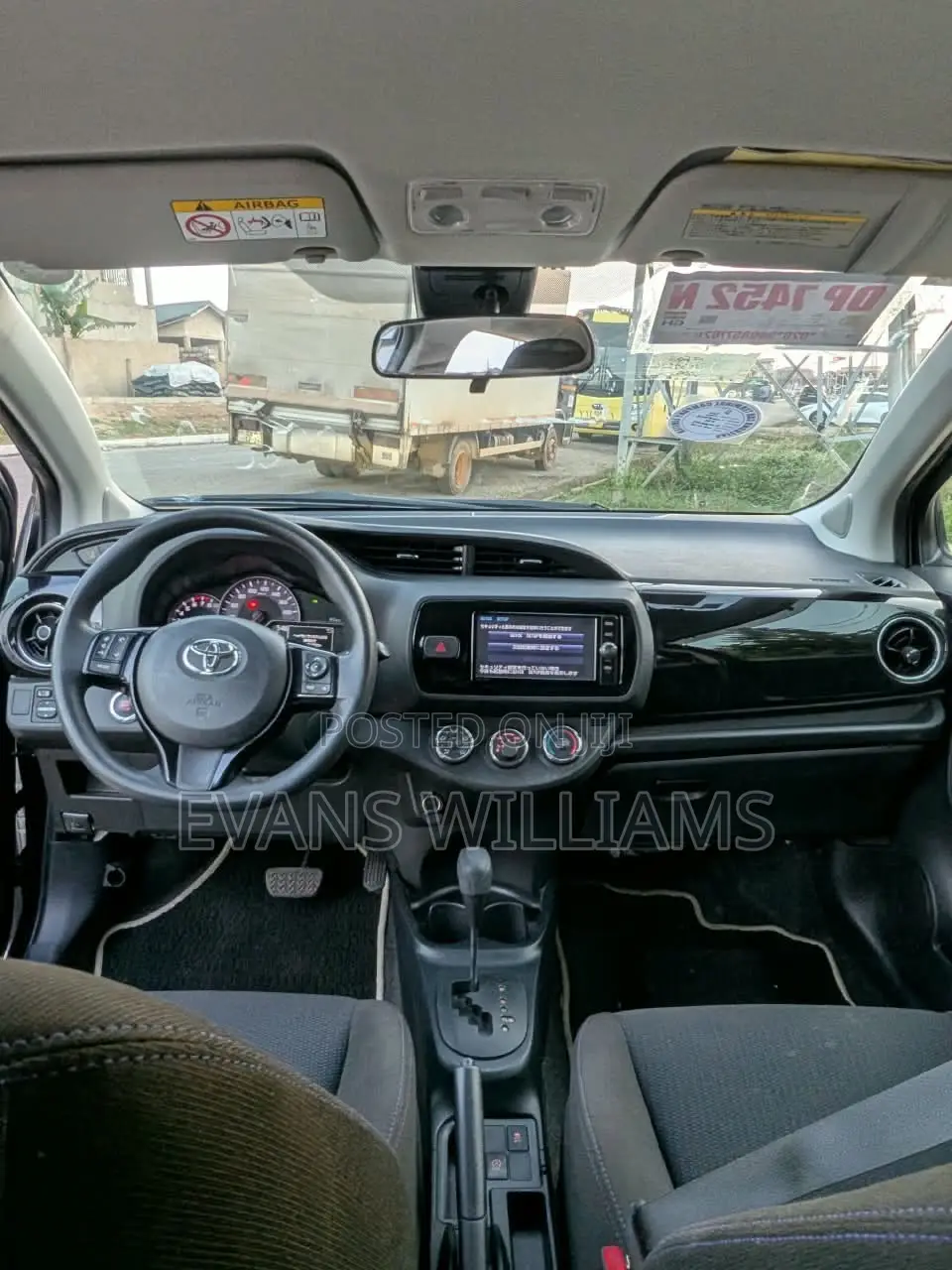 Toyota Vitz 1.3 FWD 5dr 2016 Black