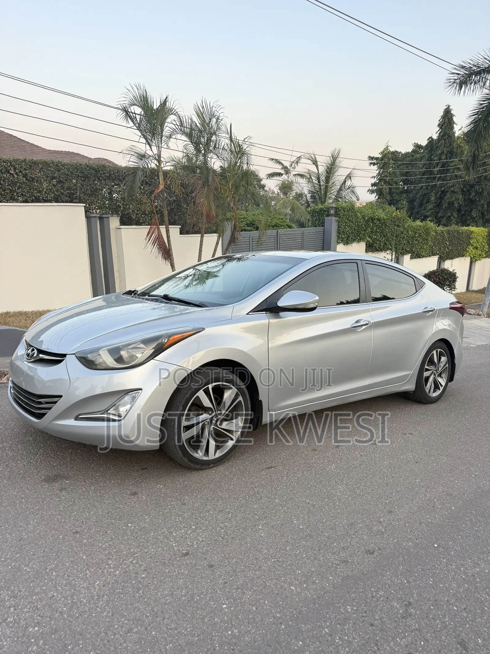 Hyundai Elantra Limited Sedan FWD (1.8L 4cyl 6A) 2013 Silver