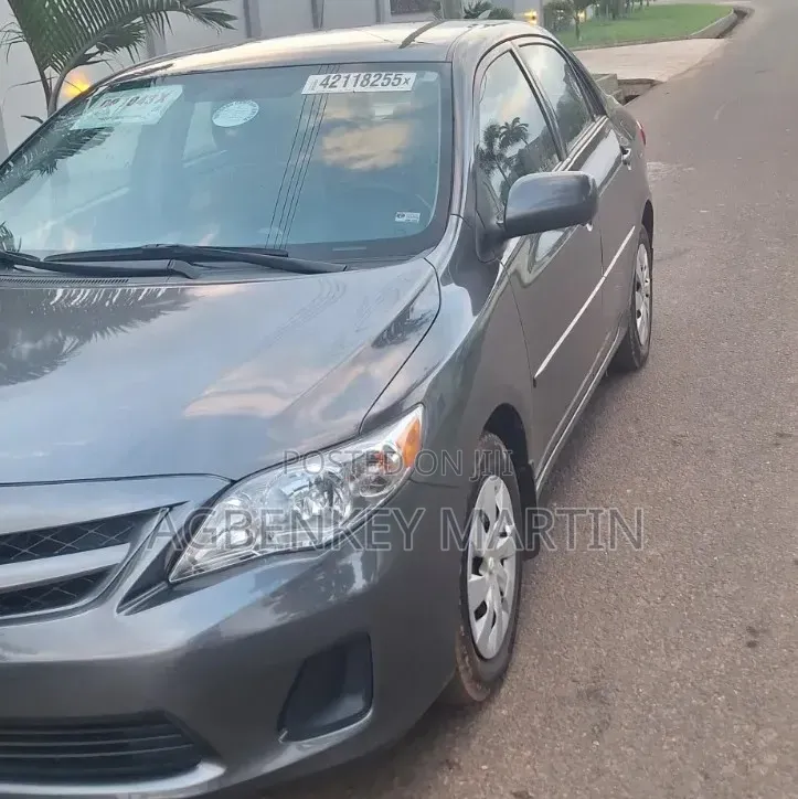 Toyota Corolla LE 4dr Sedan (1.8L 4cyl 4A) 2012 Gray