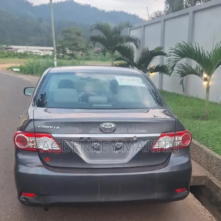 Toyota Corolla LE 4dr Sedan (1.8L 4cyl 4A) 2012 Gray