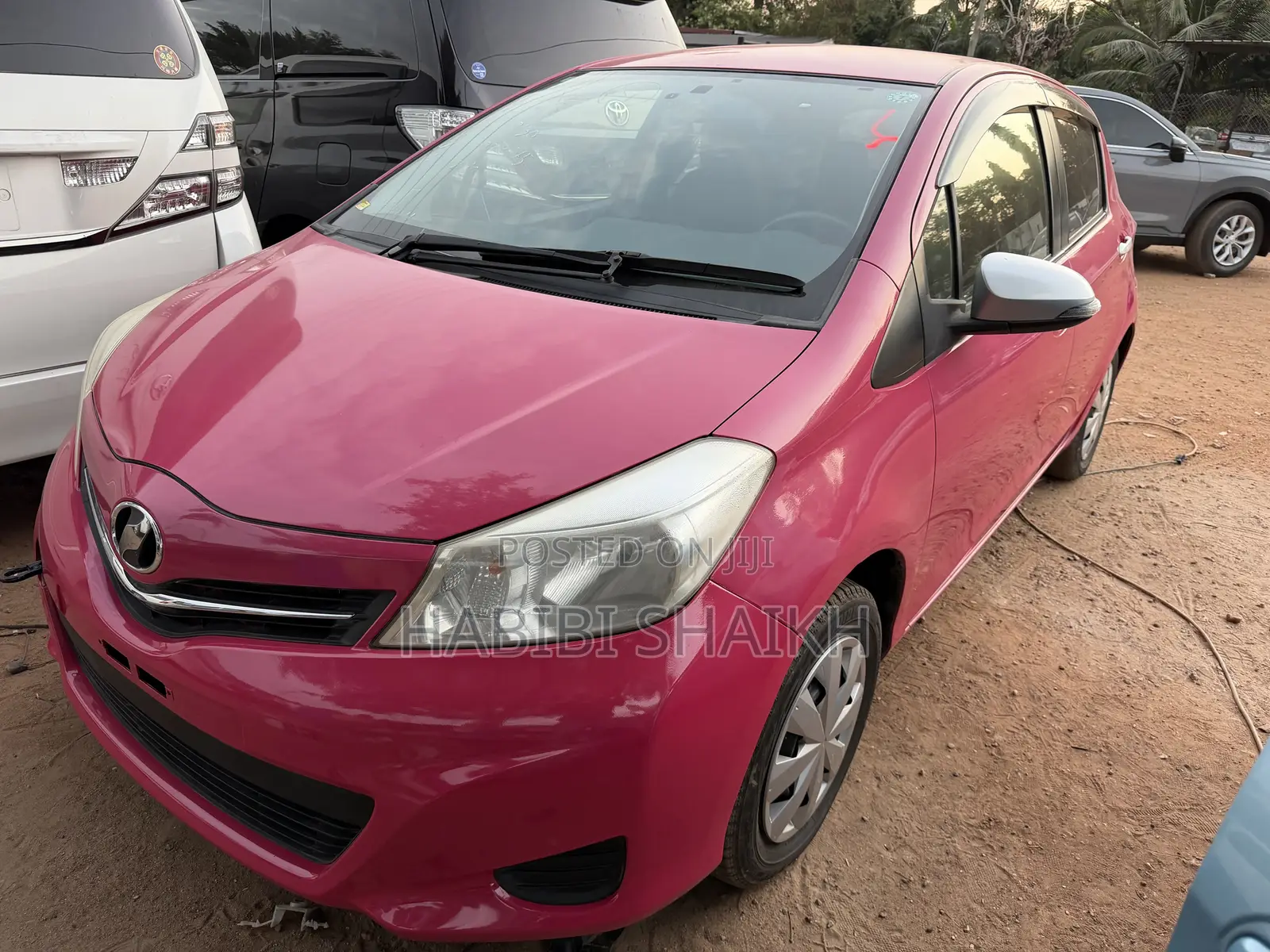 Toyota Vitz 1.3 FWD 5dr 2011 Pink