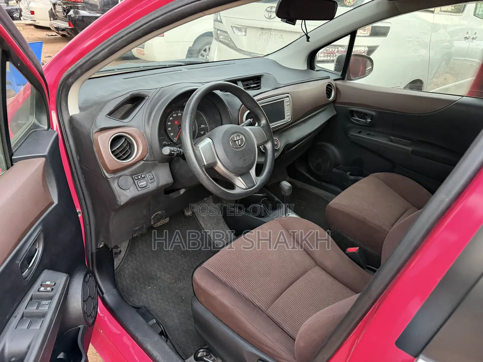 Toyota Vitz 1.3 FWD 5dr 2011 Pink