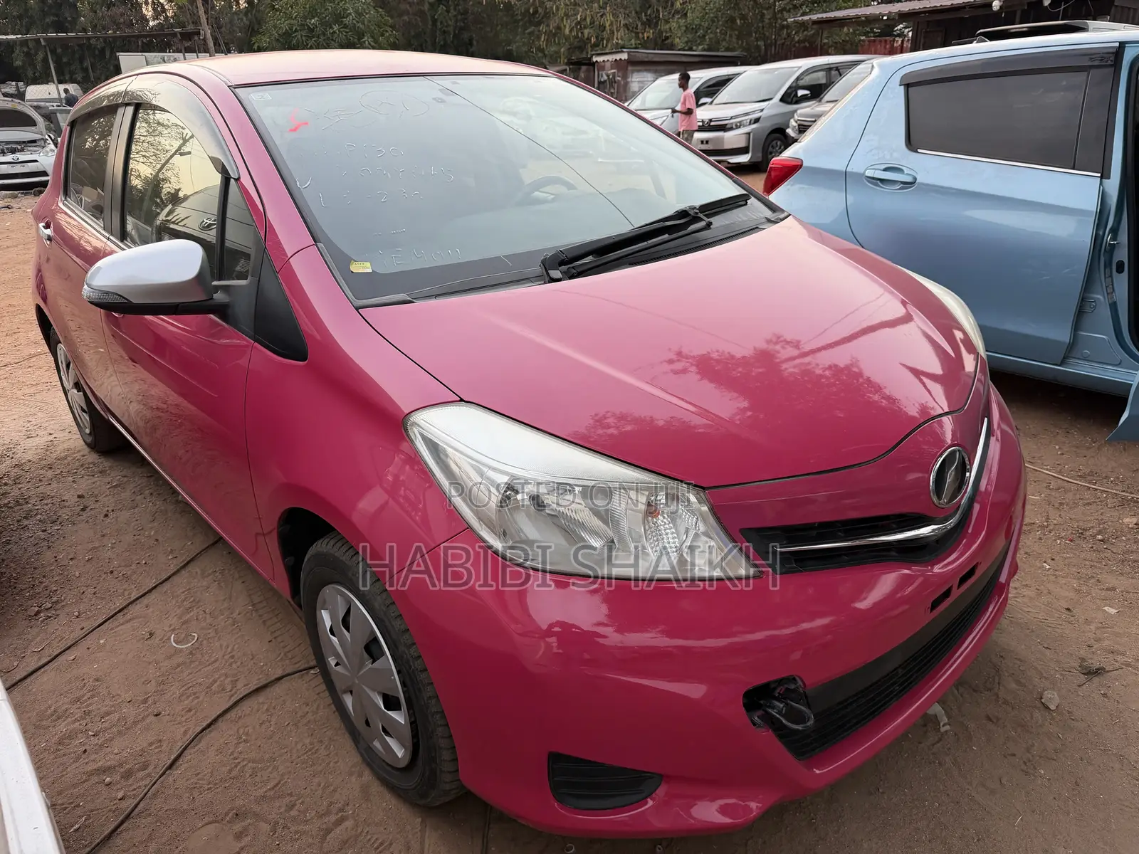 Toyota Vitz 1.3 FWD 5dr 2011 Pink