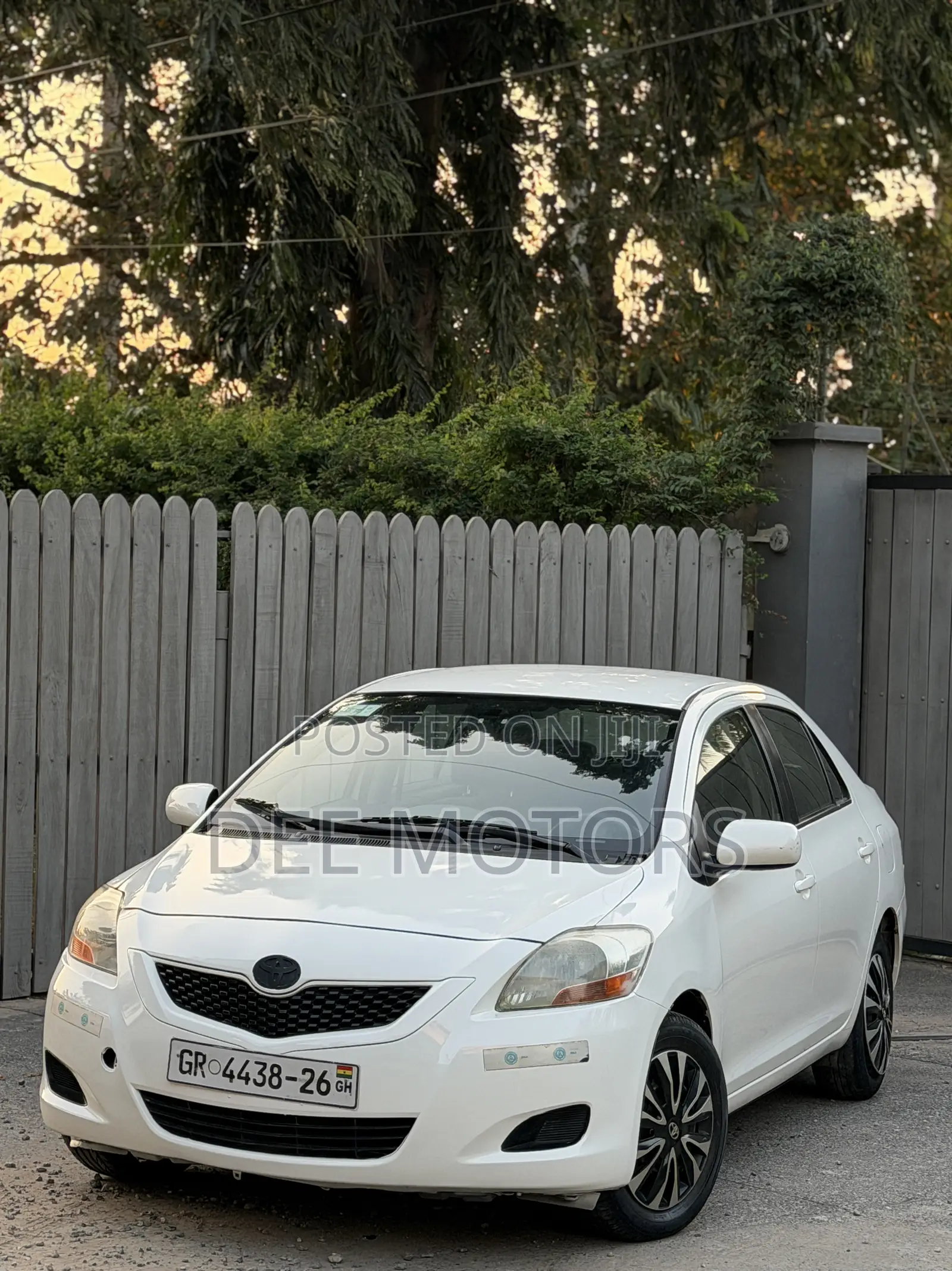 Toyota Yaris SE Hatchback 5dr 2012 Silver