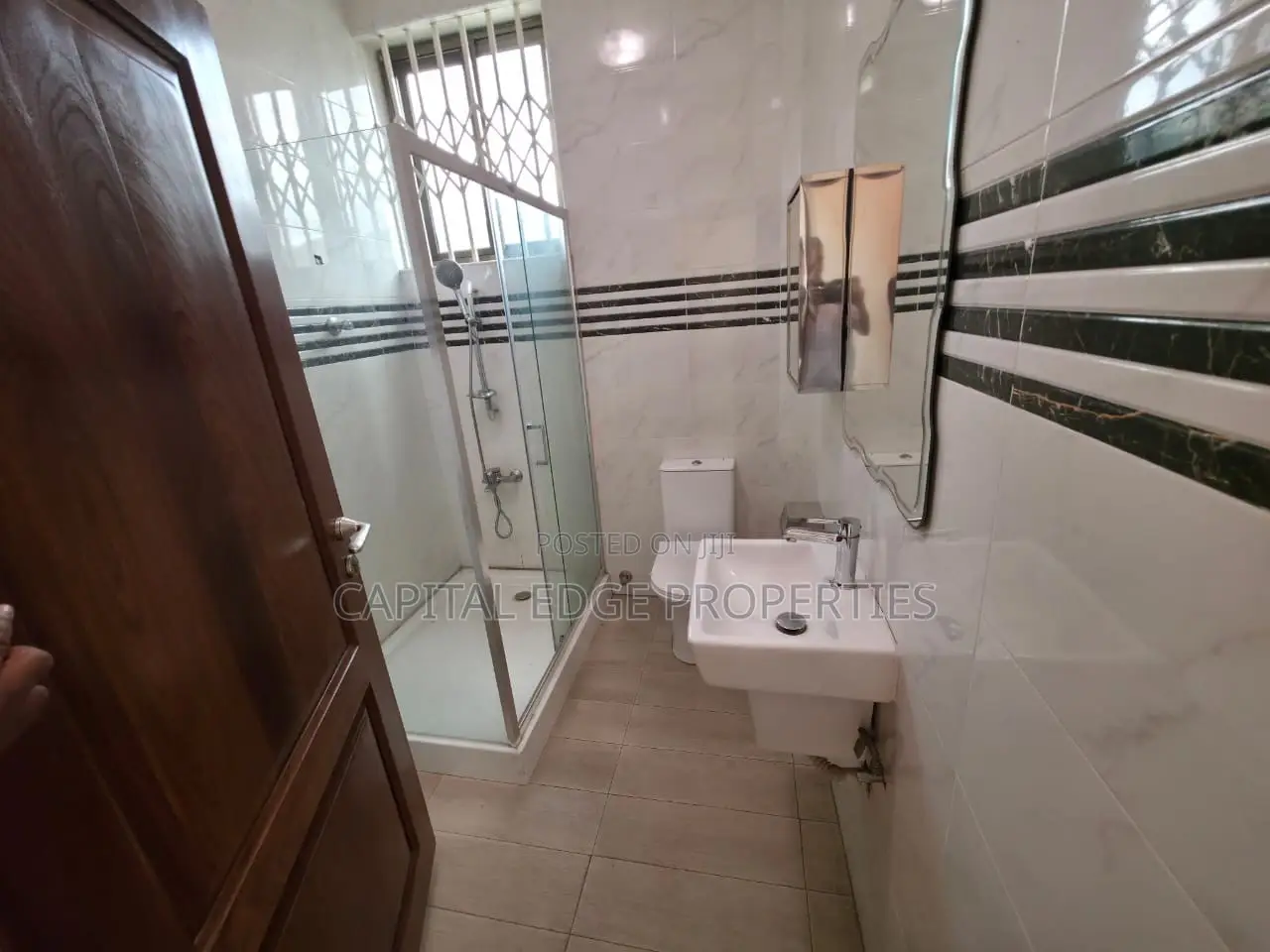 8bdrm House in East Legon for rent