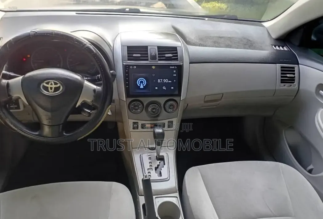 Toyota Corolla LE 4dr Sedan (1.8L 4cyl 4A) 2013 Black