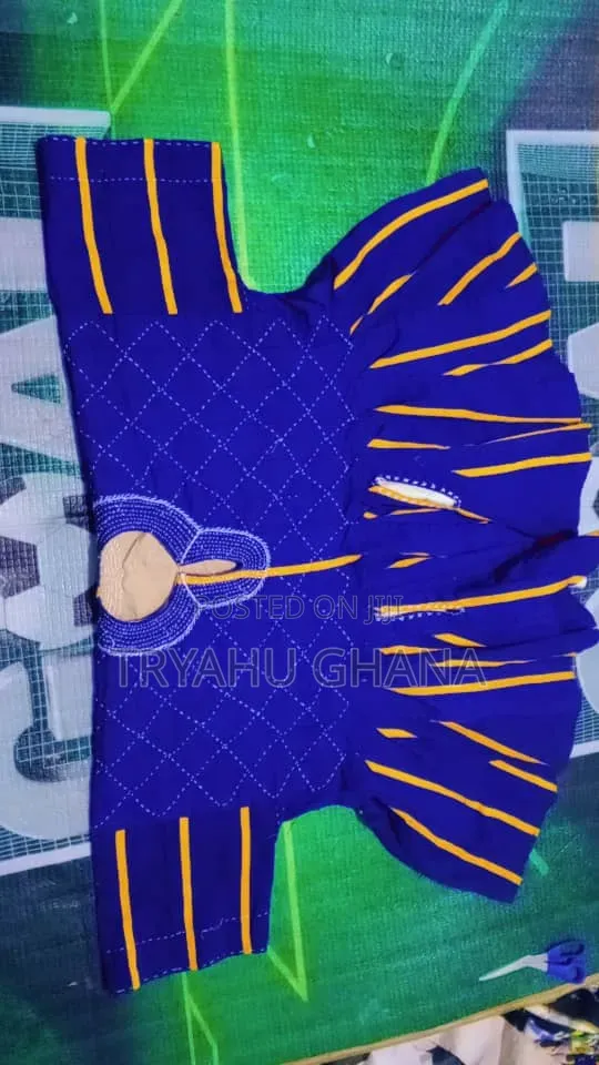 Batakari Smock With Embroidered Hat Detail for Sale at Tryahu